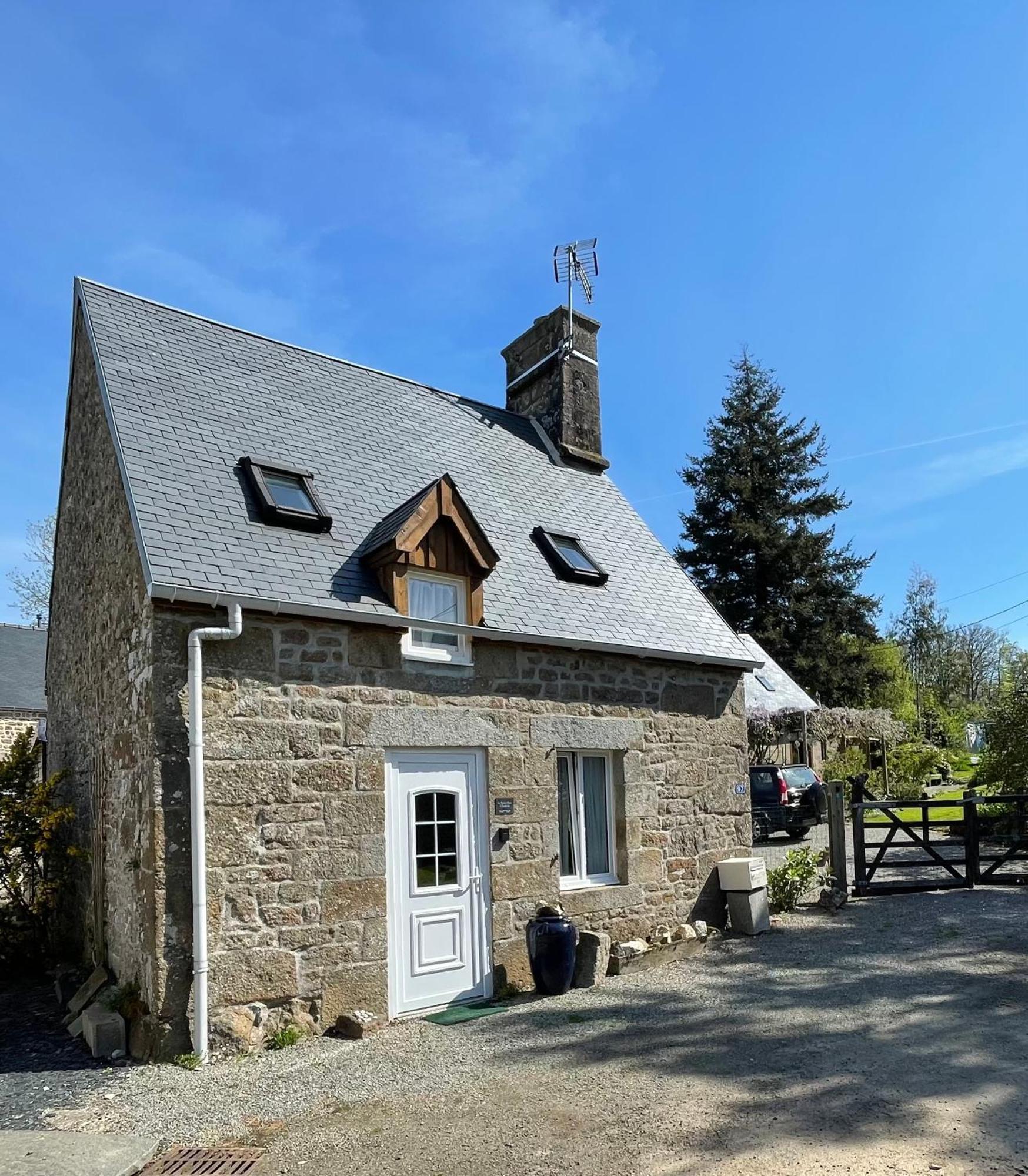 Le Petit Fleur - The Little Flower, Cosy Cottage Saint-Michel-de-Montjoie Luaran gambar